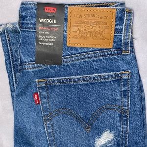 2 Pair’s of Wedgie straight fit Levi’s